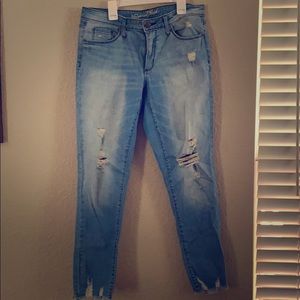 Light blue faded jans.